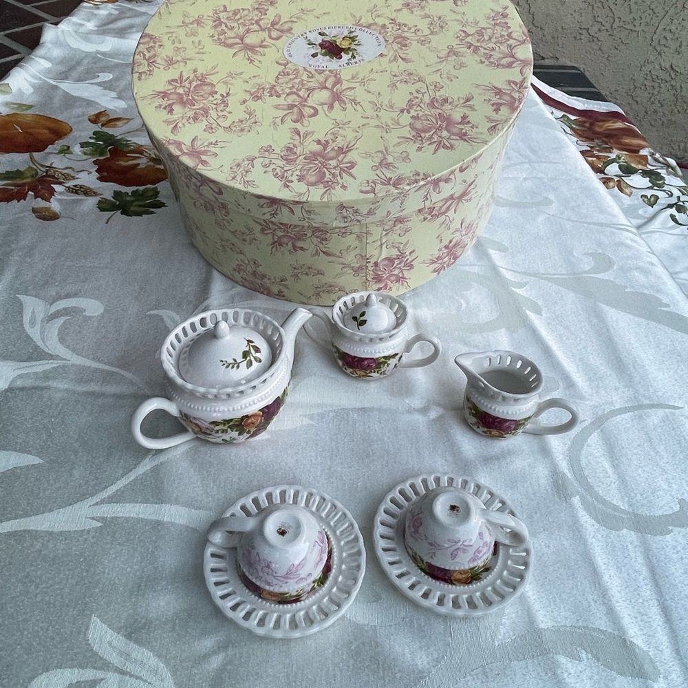 Beautiful Miniature Old Country Roses Pierced Collection